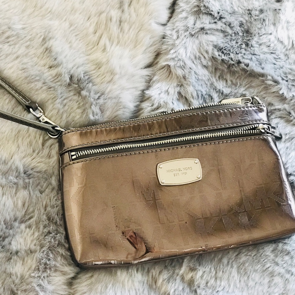 NWOT Michael Kors Wristlet Metallic Print